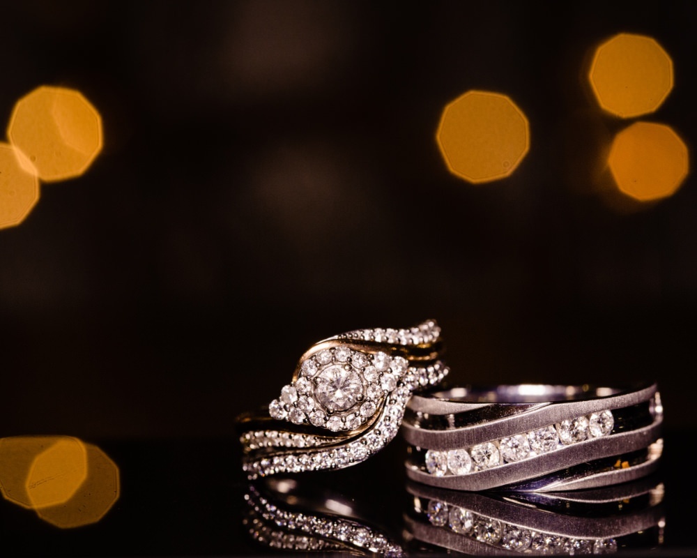 Wedding rings with twinkle lights